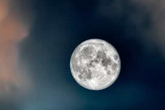 L'affascinante mondo delle superstizioni della Luna Piena - Cetro Concursos